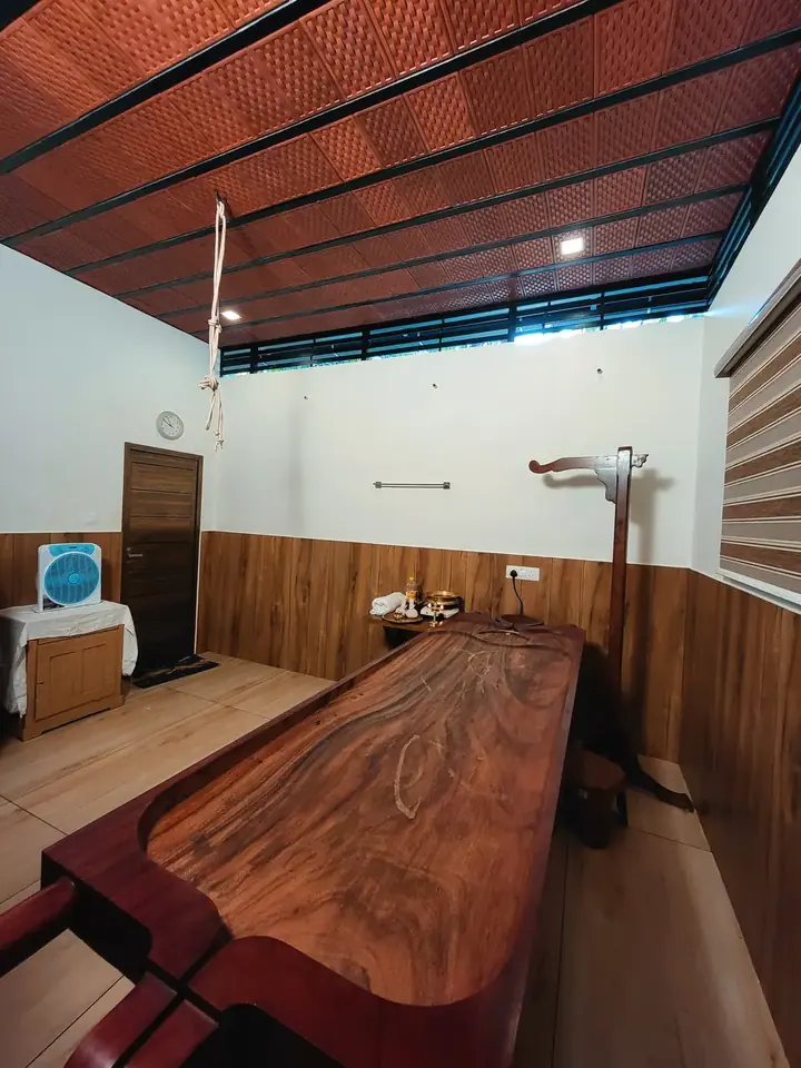 Ayurveda treatment room with a wooden droni at BelleVue