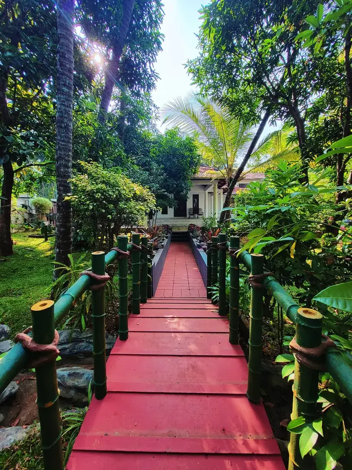 Garden walkway at BelleVue