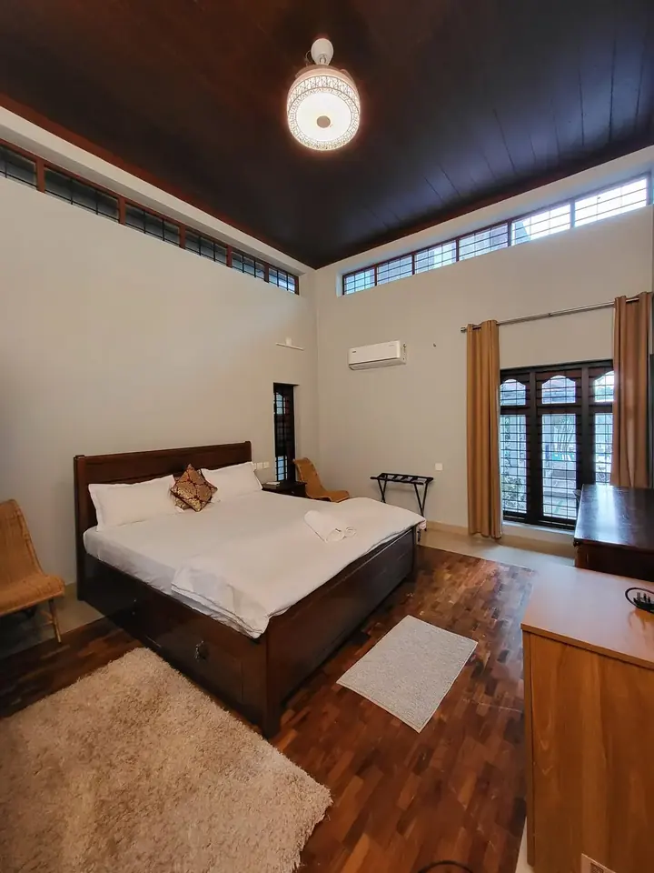 Wardrobe, dressing area and air conditioning in the King's Comfort Room
