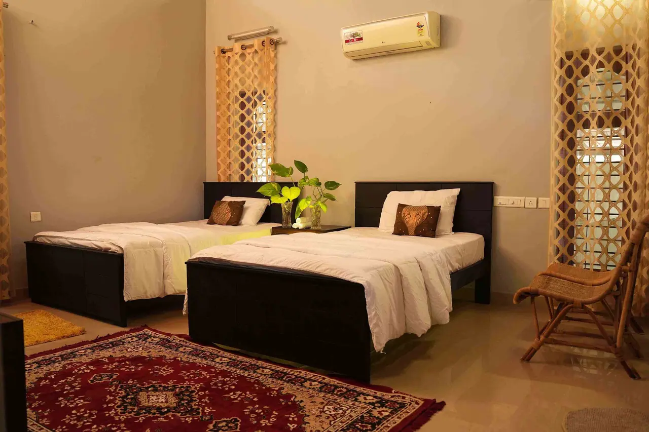Second view of a twin room at BelleVue with two beds and a rug